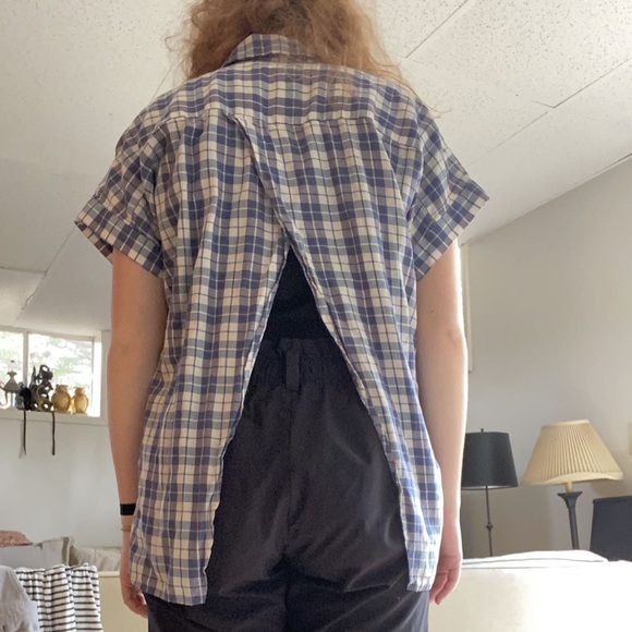Button up with slit back - Picture 4 of 4